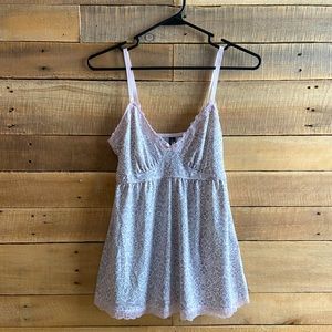 Adorable Laura Ashley tank top with little bows and lace trim. Size M.